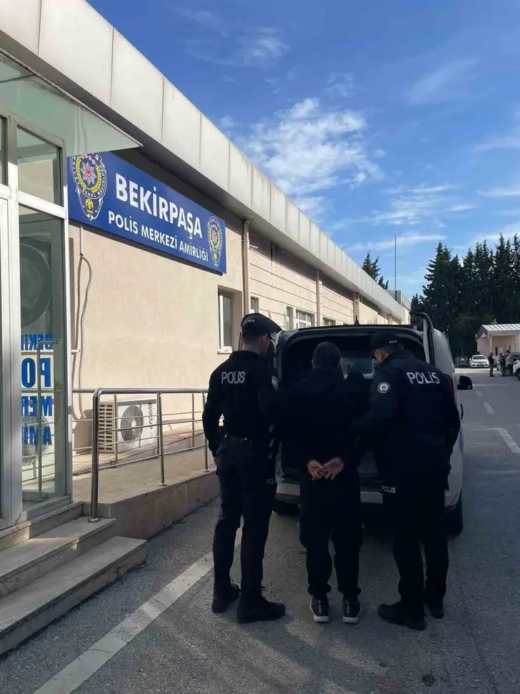 Otogarda Durdurulan Şüphelinin Kasten Öldürme Suçundan Arandığı Tespit Edildi