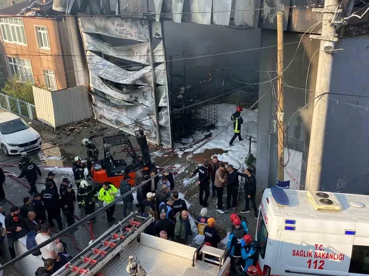 Parfüm Dolum Tesisindeki Yangında 6 İşçi İçeride Kaldı İddiası