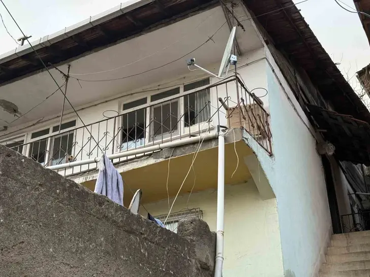 Fayanslarda Kabarma Paniği: AFAD ve Polis Müdahale Etti, Ev Tahliye Edildi