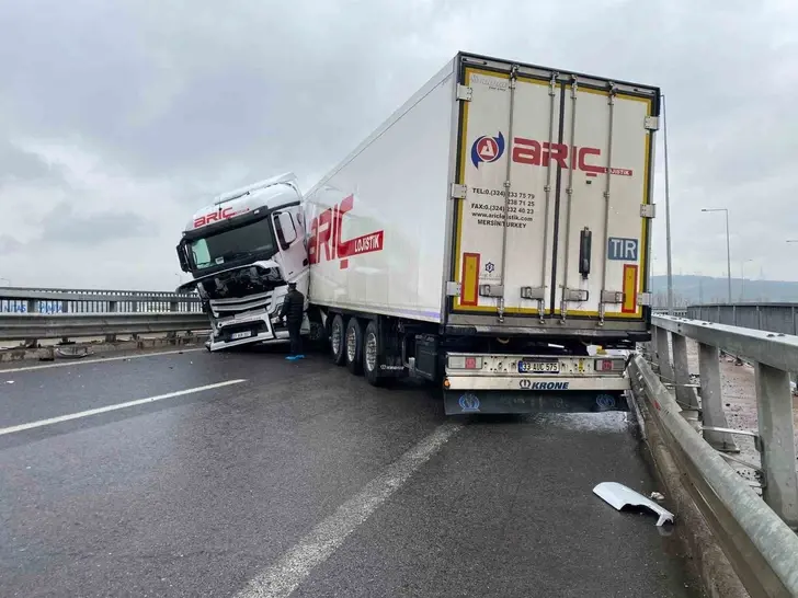 Kuzey Marmara Otoyolu’nda Sağanak Yağışta Tır Makasladı: Trafik Kazasıyla İlgili Detaylar