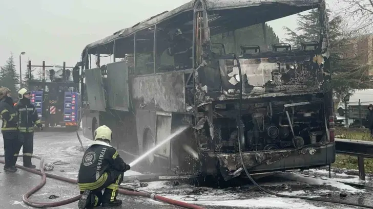 Seyir Halindeki Yolcu Otobüsünde Yangın Paniği: Facia Son Anda Engellendi