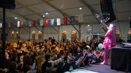 Kocaeli Büyükşehir Belediyesi’nin Ramazan Çadırı Eski Ramazanları Aratmıyor: İftar ve Renkli Etkinlikler İlgi Görüyor