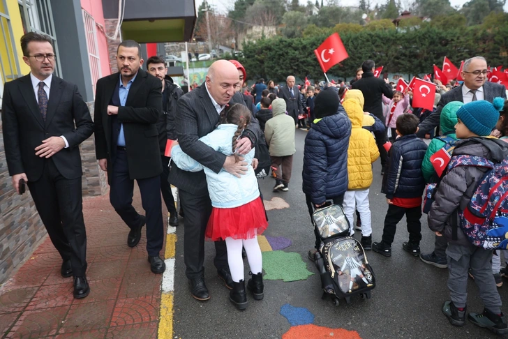 HAFTAYA OKULLARDA BAŞLADILAR