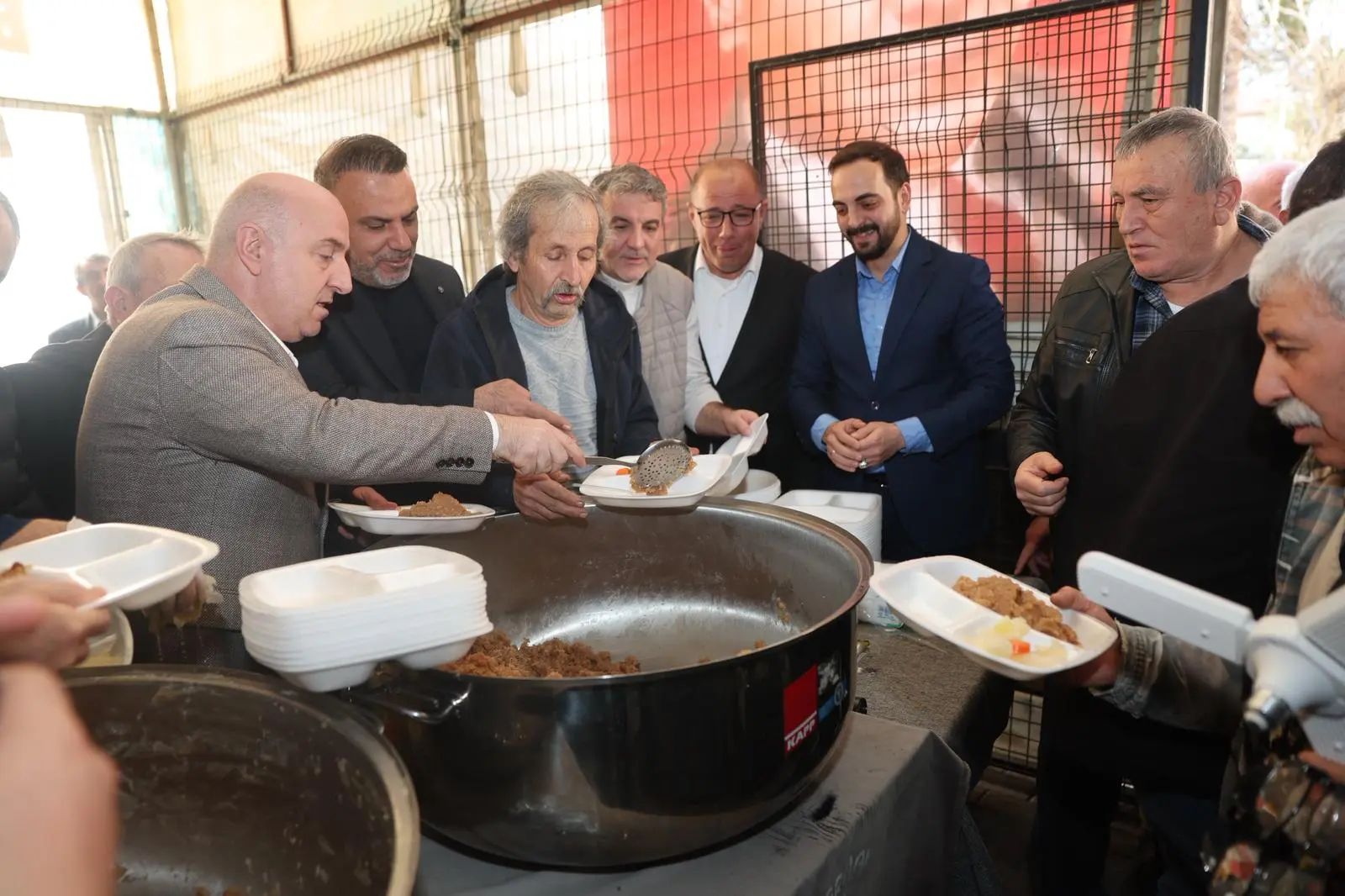 Bıyık, Dernekleri yalnız bırakmadı! Bıyık, Dernekleri yalnız bırakmadı!