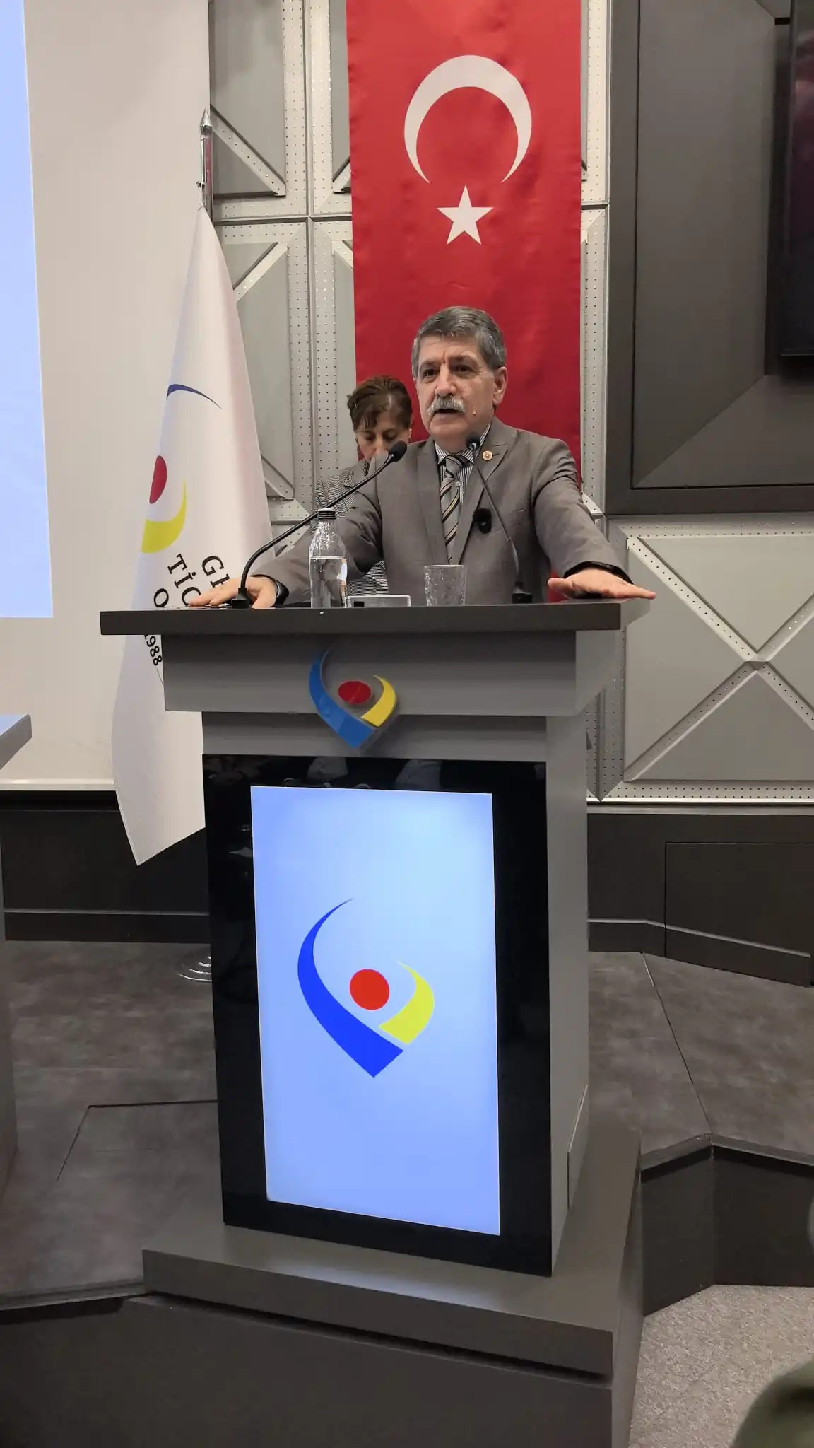 YEREL YAZARLAR DAYANIŞMA FORUMU VE ÇÖZÜM ARAYIŞI