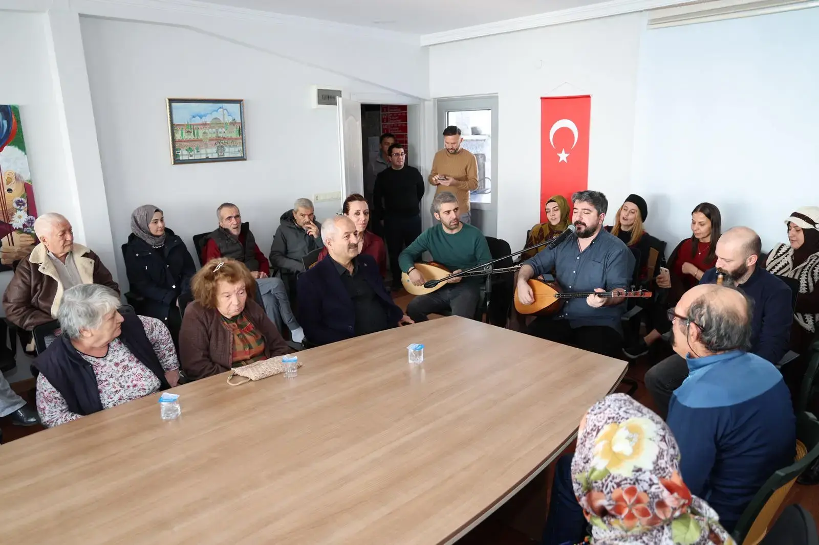 Başkan Zinnur Büyükgöz’den Gebze Huzurevi Sakinlerine Moral Ziyareti ve Müzik Programı