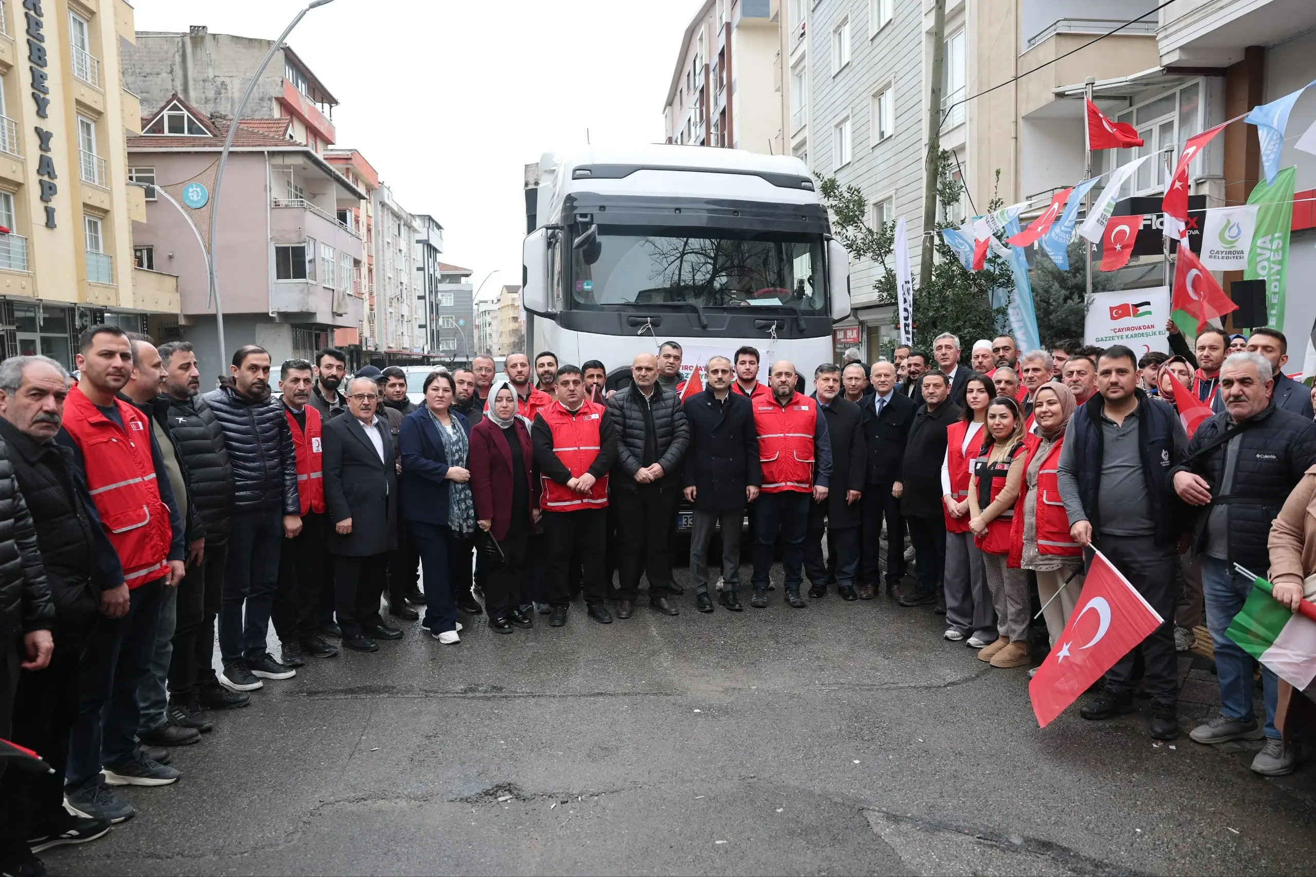 Çayırova Belediyesi’nden Gazze’ye Yardım Tırları Dualarla Uğurlandı
