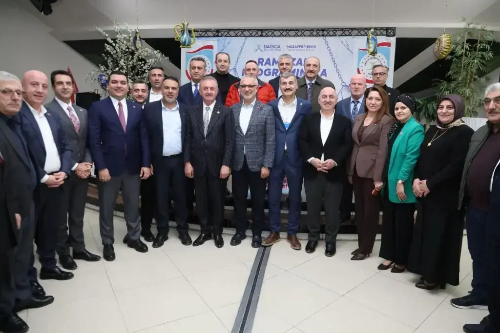 DARICA’DA ANLAMLI BULUŞMA: TRABZON’UN KURTULUŞU İFTAR SOFRASINDA KUTLANDI