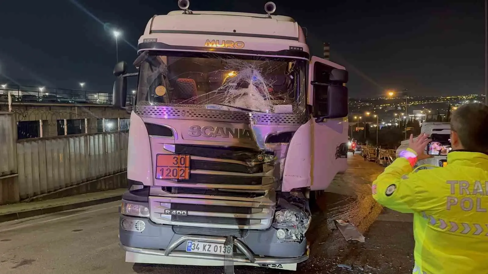 Freni Boşalan Tanker Zincirleme Kazaya Yol Açtı: 1 Kişi Yaralandı