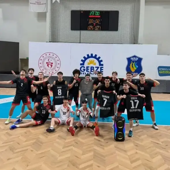 Gölcük Belediyespor Genç Erkekler Voleybol Takımı, Kocaeli’de Üst Üste 3. Kez Şampiyon Oldu!
