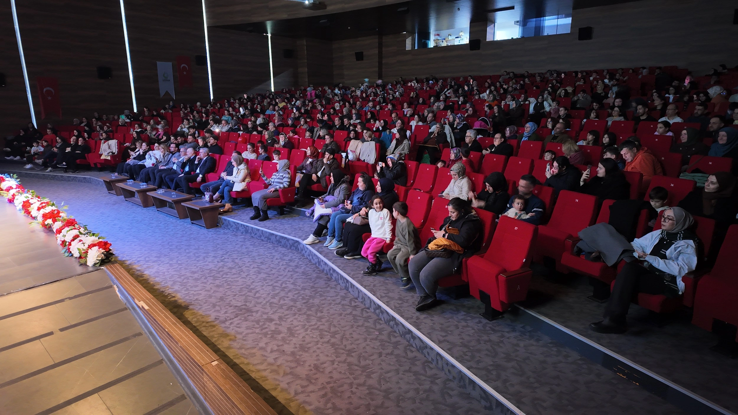 HALK MÜZİĞİ KONSERİNE  İLGİ