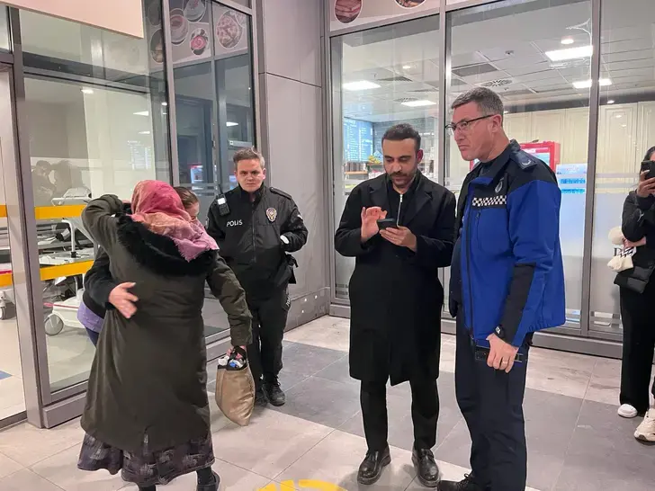 Kocaeli Zabıta Ekiplerinden İhtiyaç Sahibi Yaşlı Vatandaşa Huzurevinde Sıcak Yuva Desteği