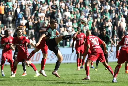 Kocaelispor, Gaziantep FK Karşısında İlk Yarıyı 1-0 Önde Tamamladı – Trendyol Süper Lig Maç Sonuçları