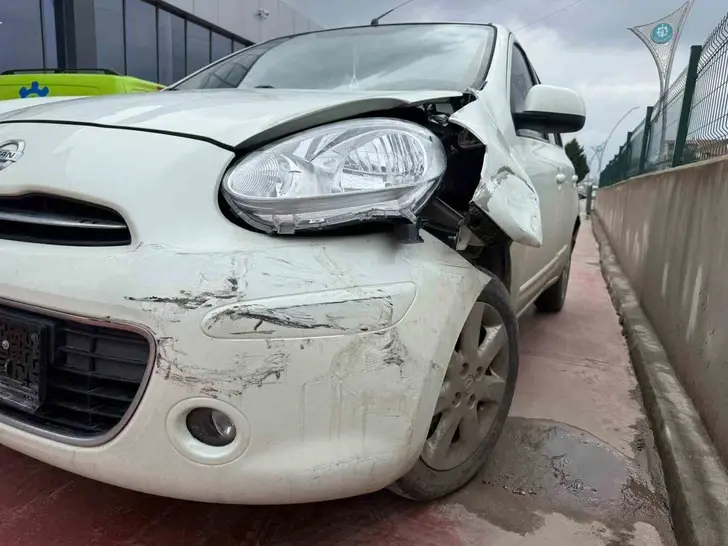 Trafikte Levye ile Saldırdı, Olay Yerine Işıklı Çiçek Buketi Bıraktı