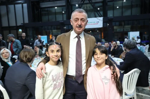 Başkan Tahir Büyükakın TÜGVA Kocaeli İftarında Gençlerle Buluştu