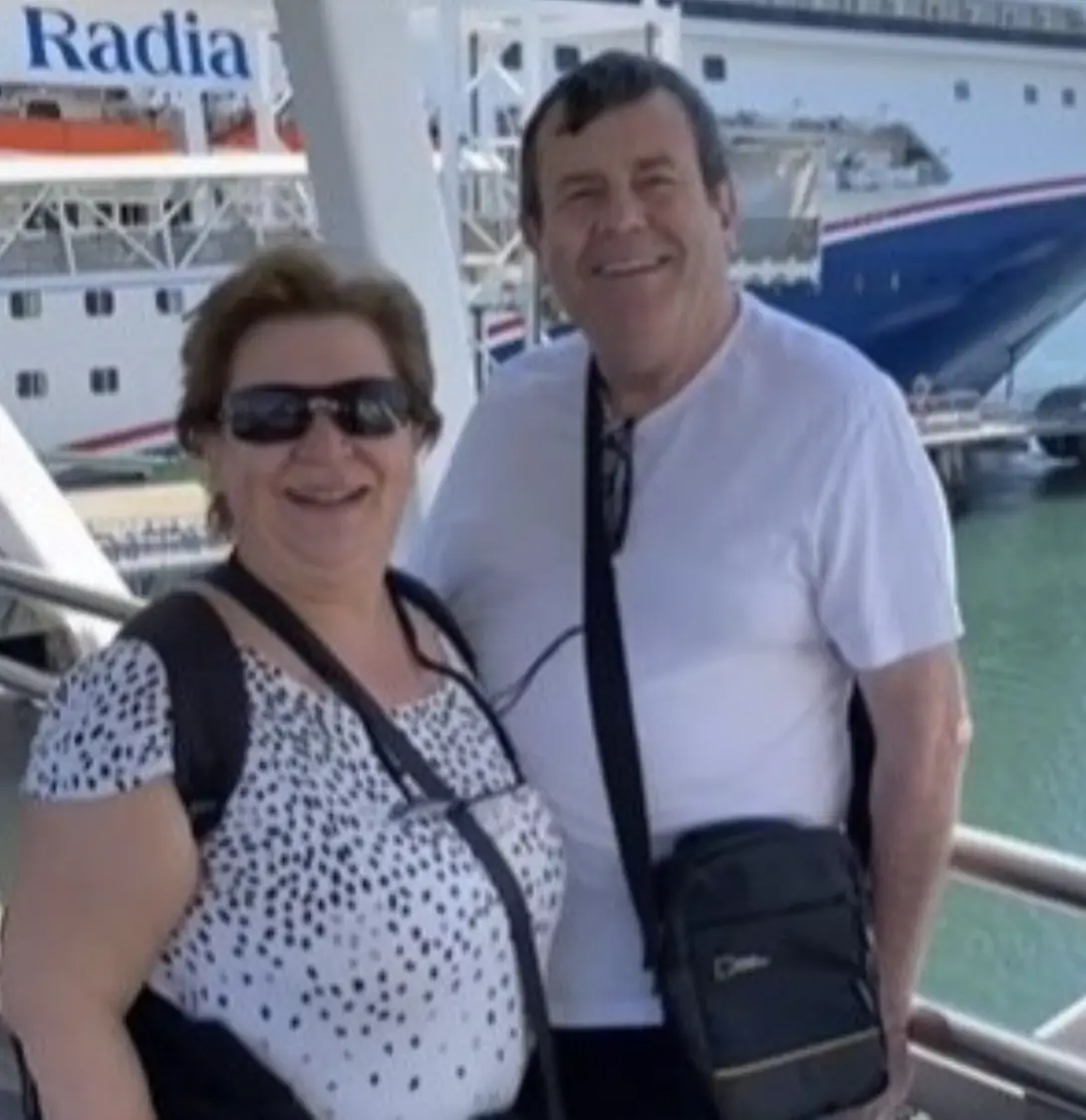 GÜHER TÜRKER, MERHUM EŞİNİN ADINI YAŞATMAK İÇİNKÜTÜPHANE KURUYOR