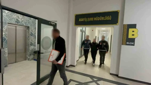 Kocaeli’den Çalıntı Pikapla Manisa’ya Kaçan Hırsız Yakalandı: 10 Dosyadan Aranıyordu