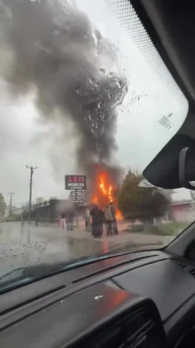 Kocaeli Başiskele’de İş Yeri Yangını: Alevler Kontrol Altına Alındı