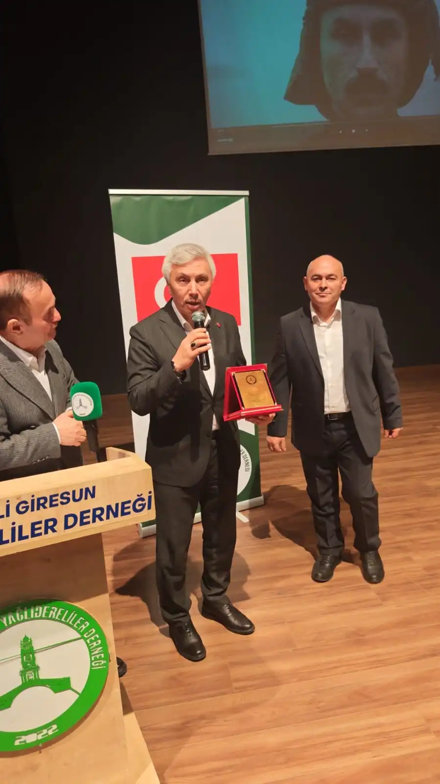 ŞEHİTLER İÇİN DUYGUSAL GECE