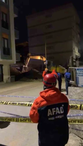 Çayırova’da İnşaat Kazısı Sonrası Toprak Kayması: 5 Katlı Bina Mühürlendi, 14 Kişi Tahliye Edildi