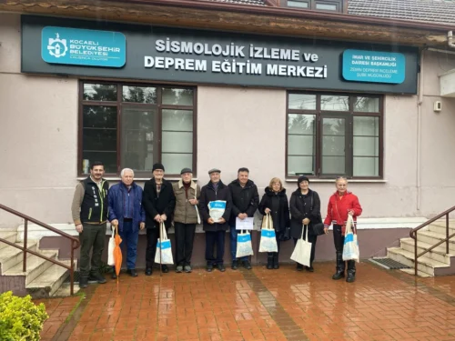 Kocaeli’de 65+ Yaş Saygınlar Kulübü’ne Deprem Simülasyonlu Afet Eğitimi