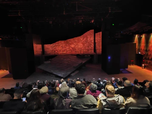 Kocaeli Şehir Tiyatroları’nın Mimar Sinan Temalı “Sinan” Oyunu İstanbul Turnesinde Büyük Beğeni Topladı