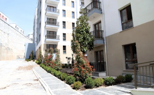 Kocaeli Cedit Kentsel Dönüşümde Sona Yaklaşıldı: Türkiye’ye Örnek Projede %87 İlerleme
İzmit Cedit Mahallesi Modern Yüzüyle Yükseliyor: Çevre Düzenlemesi ve Peyzajla Son Halini Alıyor