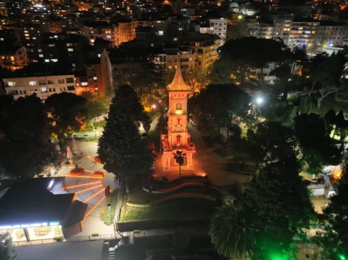 İzmit Saat Kulesi: Restorasyon ve Işıklandırma ile Geceye Yükselen Tarih