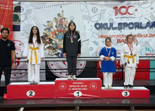 Çayırova Karate Takımı Kocaeli Şampiyonası’nda 15 Madalya Kazandı