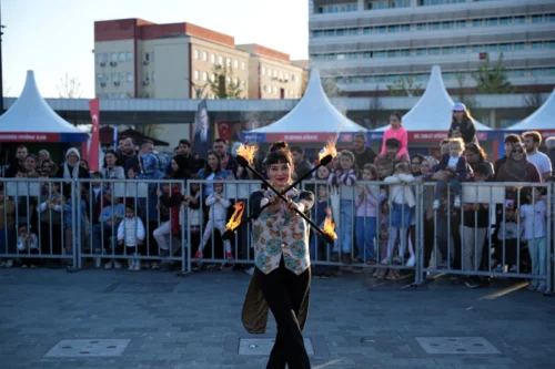 23 Nisan Kocaeli Şenliğinde Muhteşem Ateş Gösterisi Büyüledi