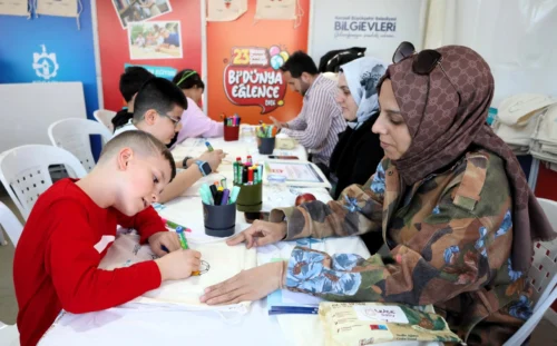 Kocaeli Milli İrade Meydanı 23 Nisan Şenliği: Çocuklar Eğlenerek Öğreniyor, Atölyeler Yoğun İlgi Görüyor