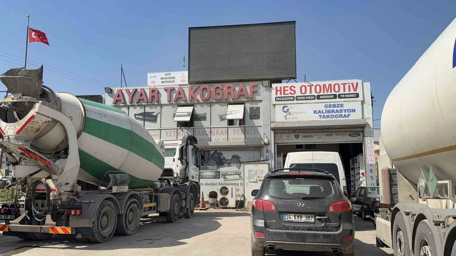 Gebze Takograf Servisinde Yangın: İtfaiye Büyümeden Söndürdü