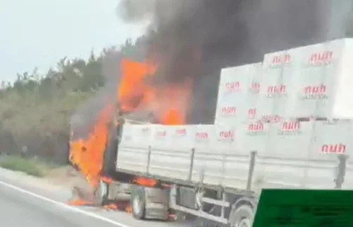 TEM Otoyolu Kocaeli’de Tır Yangını! İtfaiye Söndürdü, Trafik Normale Döndü