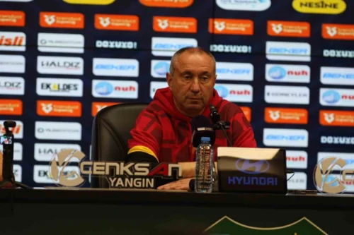 Göztepe Teknik Direktörü Stanimir Stoilov: “Oyun Tarzımız Bu Değil, Güvendiğimize Dönmeliyiz”