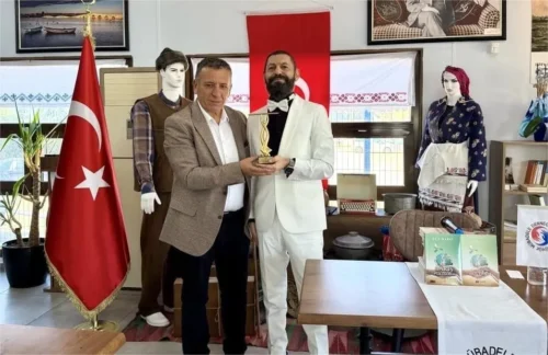 AKİF MANAF’A BÜYÜK MÜBADELE DERNEĞİ’NDEN EVRENSEL KARDEŞLİK VE BARIŞ ÖDÜLÜ