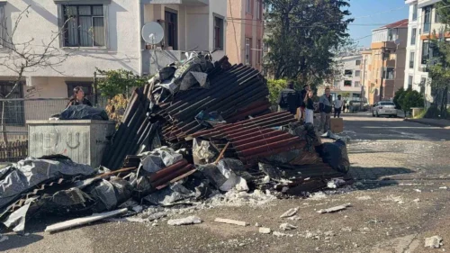 Kocaeli Darıca’da Tadilatlı Binanın Çatısı Yandı: Mahallede Panik