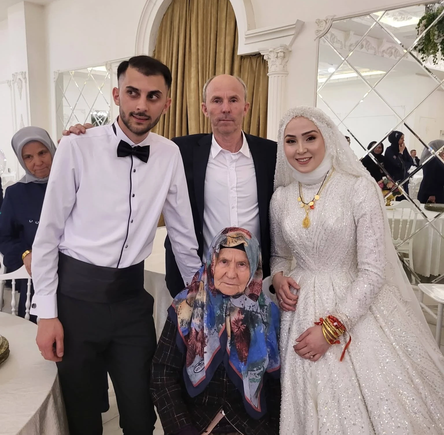 GANDAZOĞULLARI AİLESİNDE MUTLU GÜN