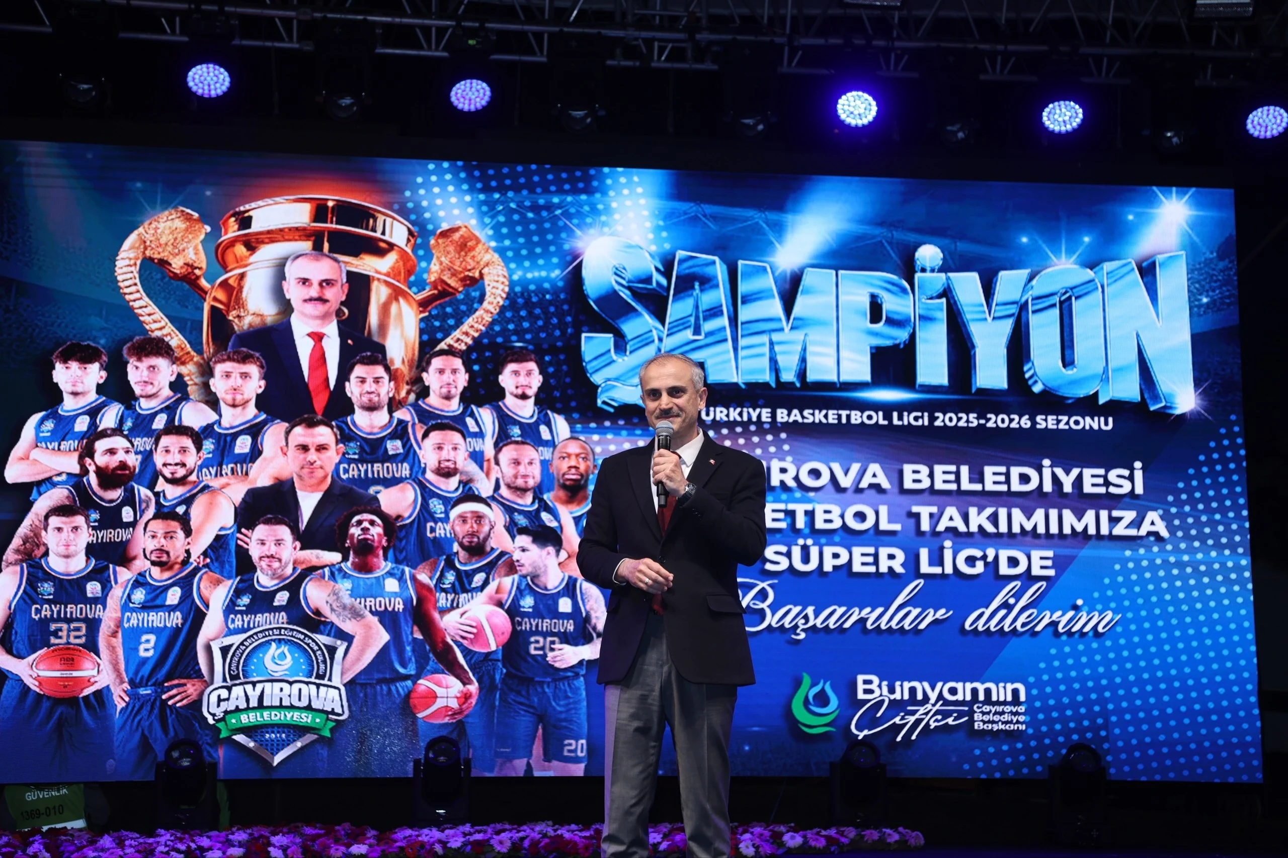 ÇAYIROVA’DA 5 YILDA 5 KUPA İLE SÜPER LİG COŞKUSU!