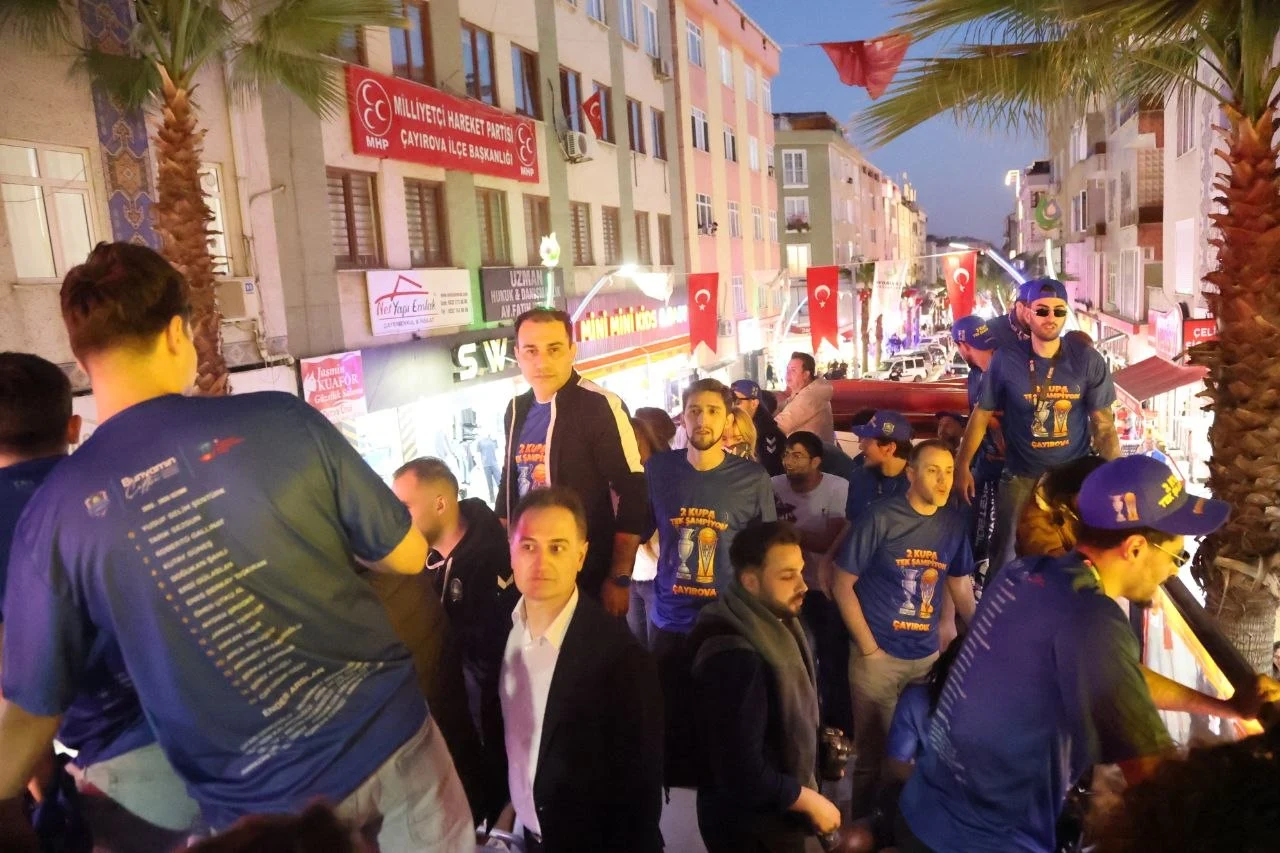 ÇAYIROVA’DA 5 YILDA 5 KUPA İLE SÜPER LİG COŞKUSU!