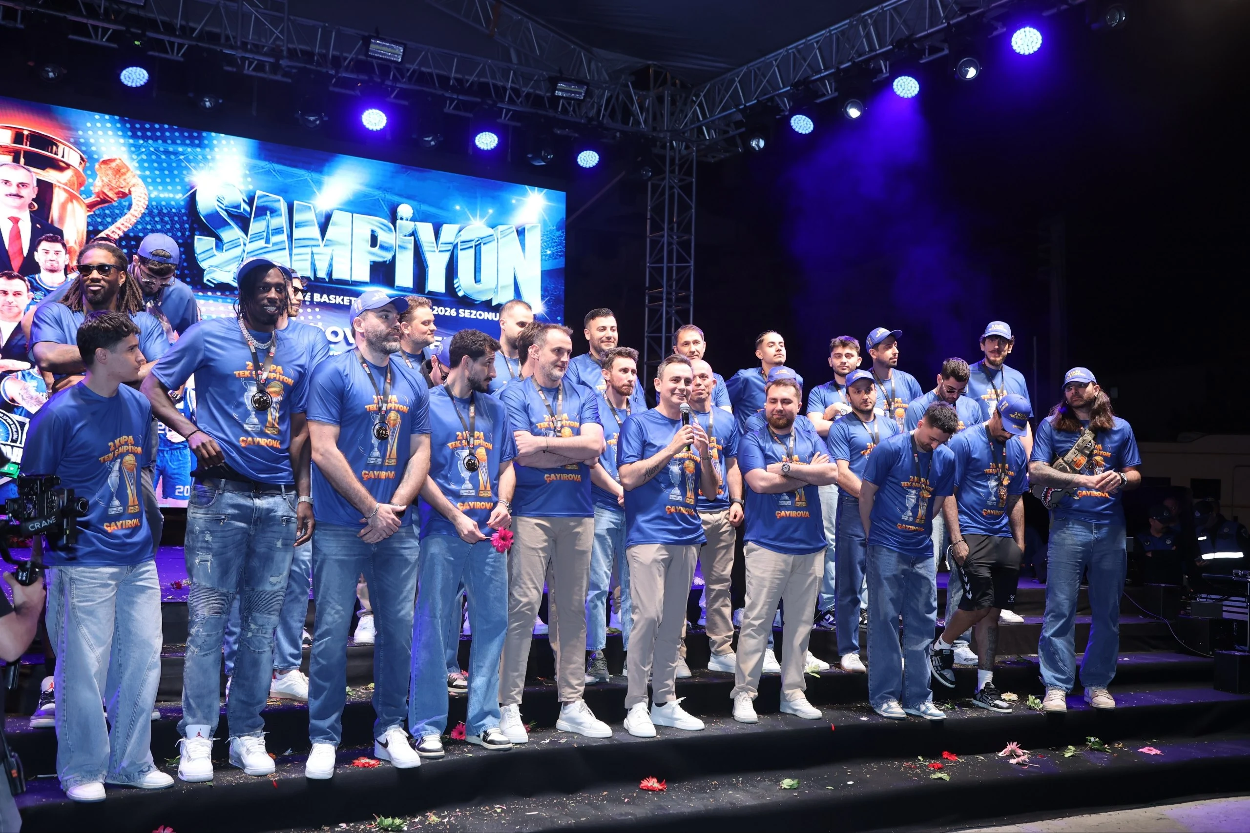 ÇAYIROVA’DA 5 YILDA 5 KUPA İLE SÜPER LİG COŞKUSU!