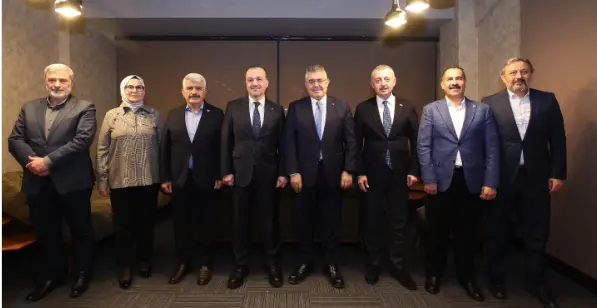 AK Parti Sahaya İniyor