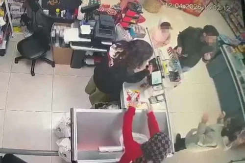Market Kamerasında Şok Şiddet: Kartepe’de Özel Gereksinimli Çocuğunu Darp Eden Baba Gözaltında