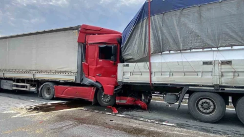 Kocaeli TEM Otoyolu Ankara Yönü’nde 6 Tır Zincirleme Kazası: Trafik Kilitlendi