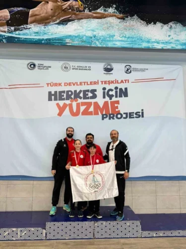 Körfez Yüzme Şampiyonları Zehra Temel ve Poyraz Kaan Kaya Azerbaycan’a