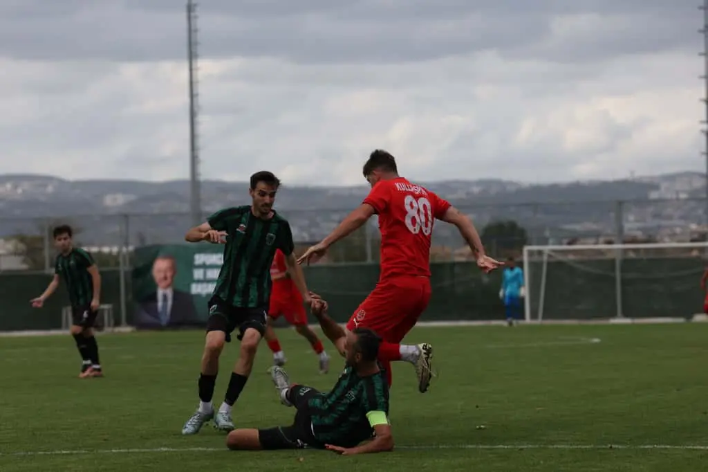 ÇAYIROVA ZİRVEYİ BIRAKMADI