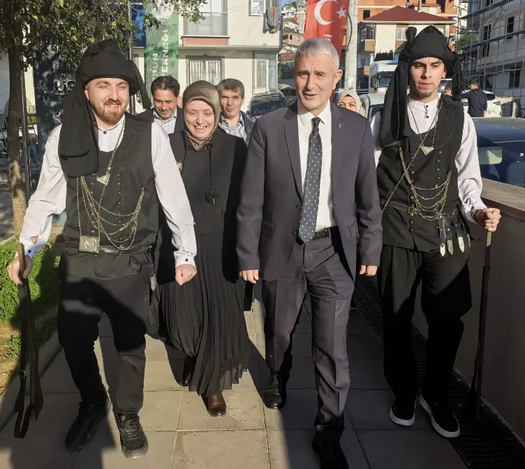 ŞEHİTLER İÇİN DUYGUSAL GECE