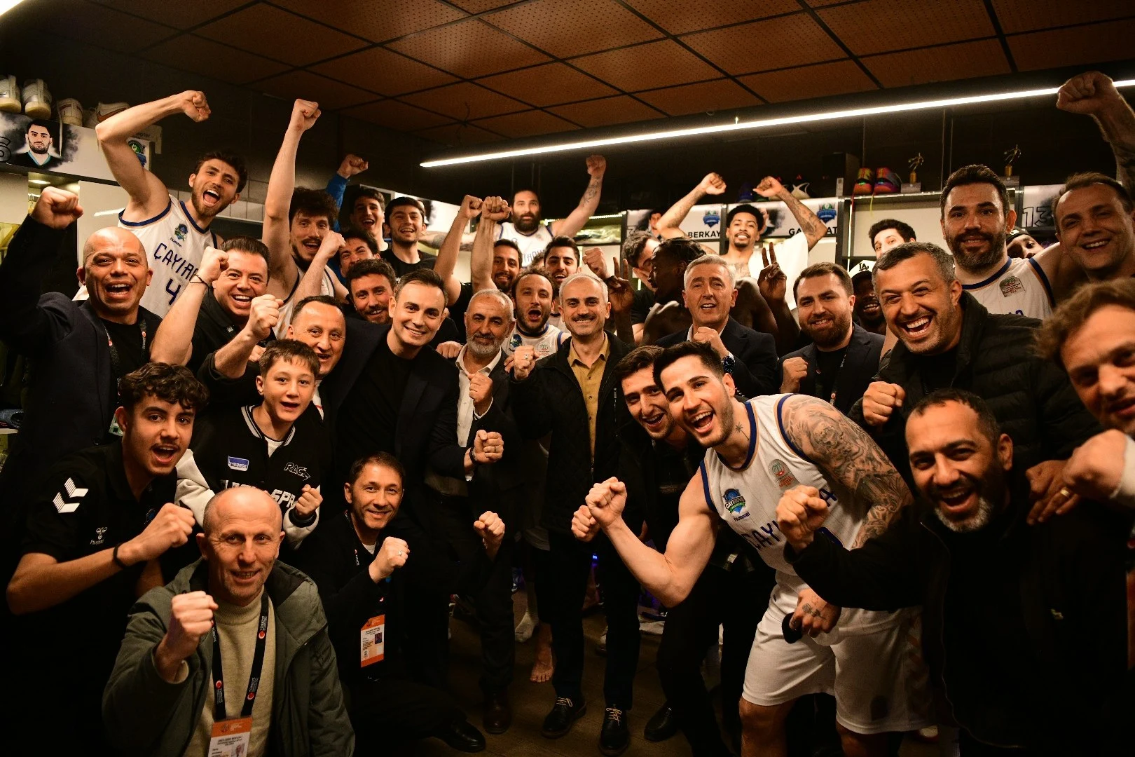 ÇAYIROVA BELEDİYESİ ŞAMPİYONLUĞA KOŞUYOR