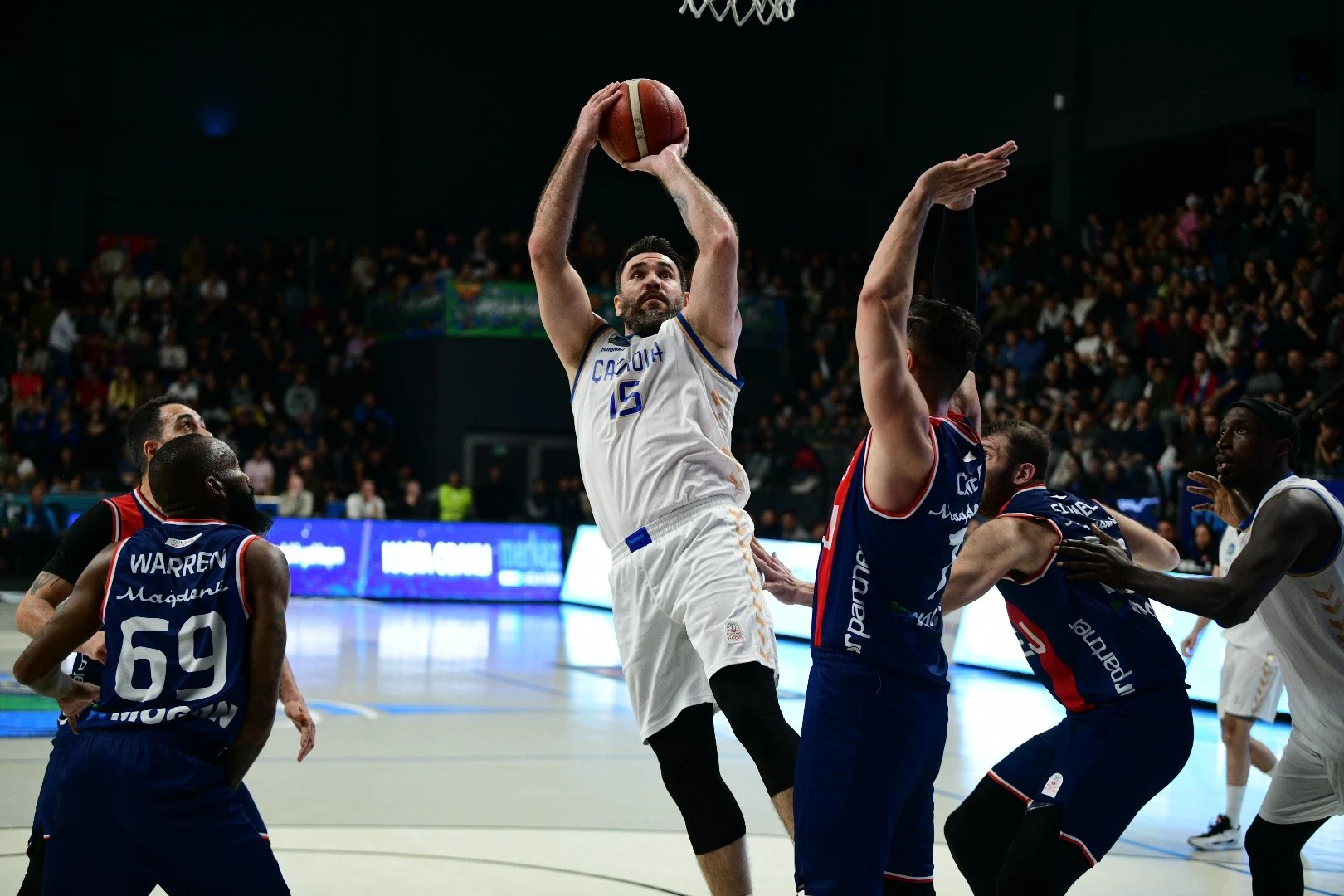 ÇAYIROVA BELEDİYESİ ŞAMPİYONLUĞA KOŞUYOR