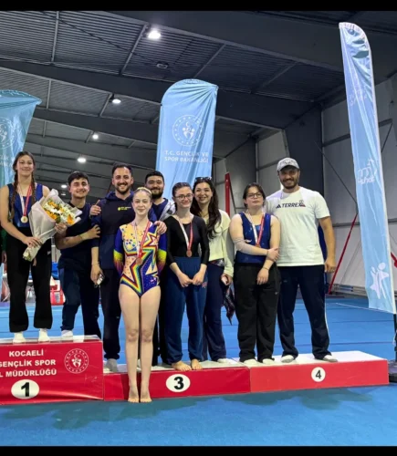 ZERAFET VE GÜÇ BİR ARADA