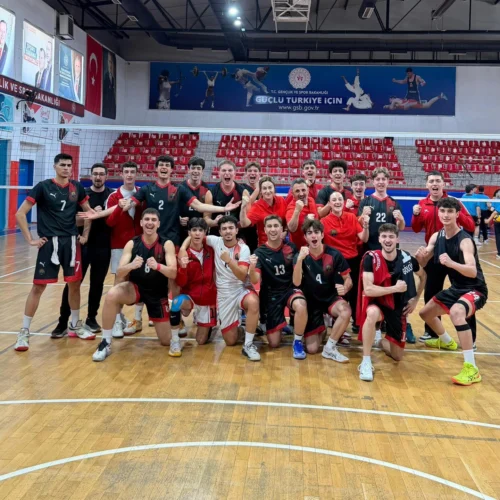 Gölcük Belediyespor Genç Erkek Voleybol Takımı Namağlup Türkiye Finallerine Yükseldi